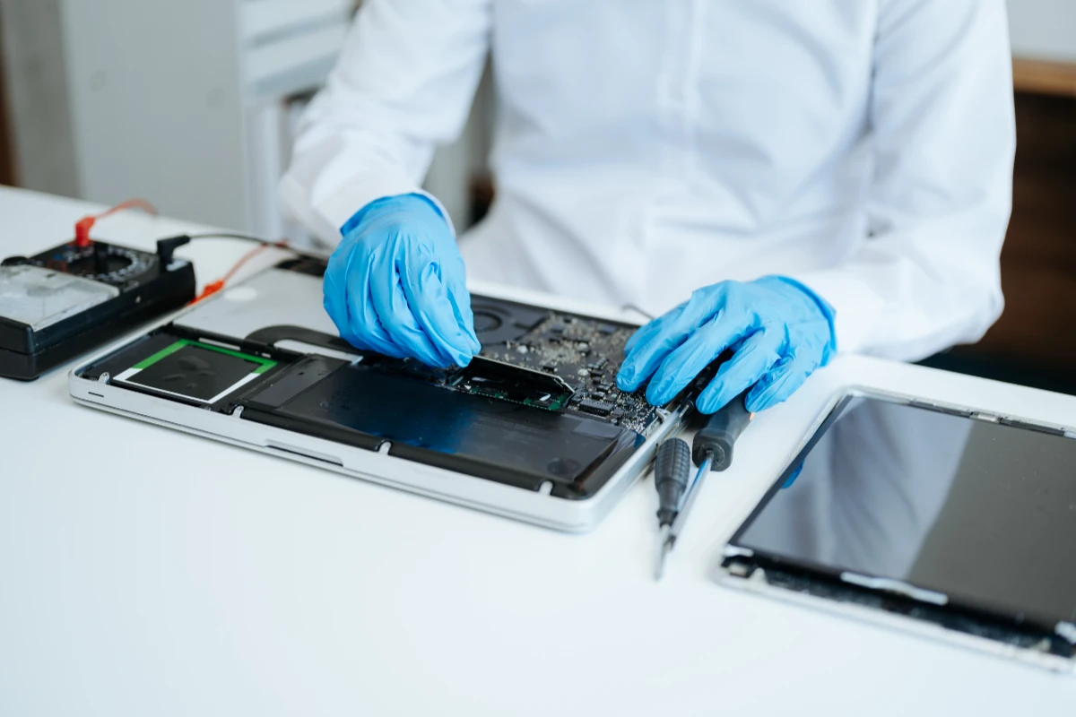reparar MacBook en Barcelona - cambio de pantalla MacBook -cambio de bateria de MacBook